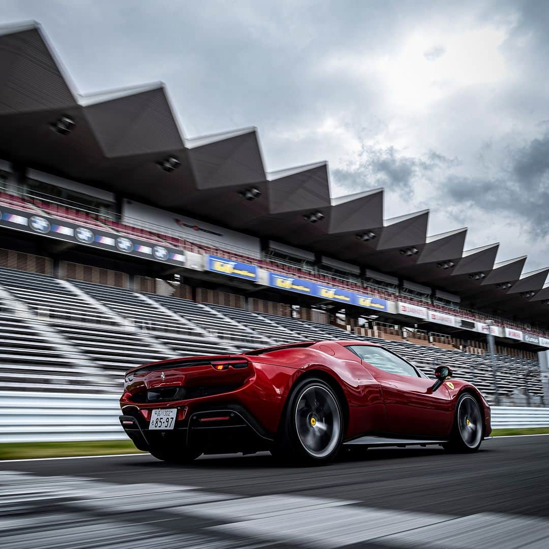 Ferrari APACさんのインスタグラム写真 - (Ferrari APACInstagram)「Combining a new 120° V6 engine with a plug-in electric motor that delivers up to 830 cv — the #Ferrari296GTB offers pure excitement in the pursuit of maximum performance on the track.  #Ferrari #FerrariAPAC #Japan」5月10日 19時00分 - ferrariapac