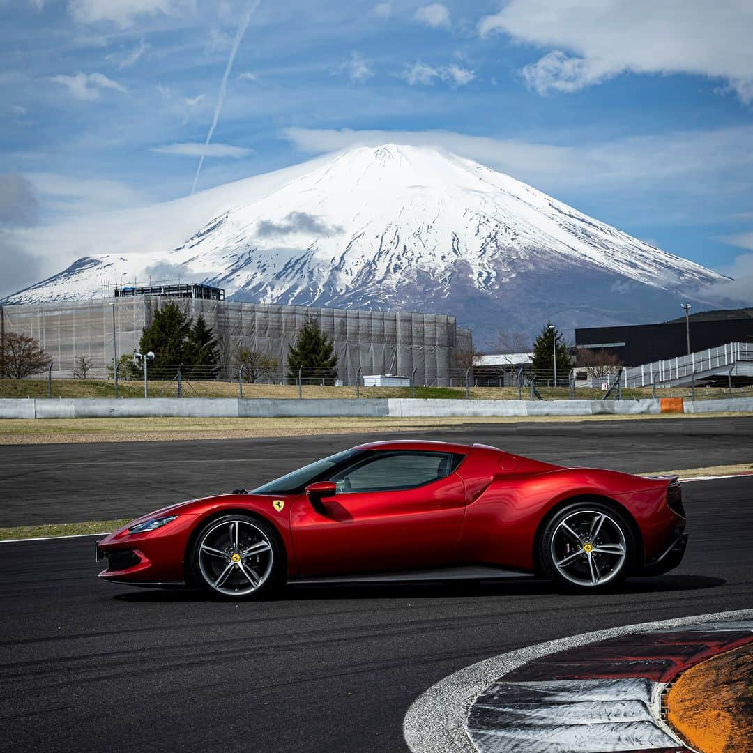 Ferrari APACさんのインスタグラム写真 - (Ferrari APACInstagram)「Combining a new 120° V6 engine with a plug-in electric motor that delivers up to 830 cv — the #Ferrari296GTB offers pure excitement in the pursuit of maximum performance on the track.  #Ferrari #FerrariAPAC #Japan」5月10日 19時00分 - ferrariapac