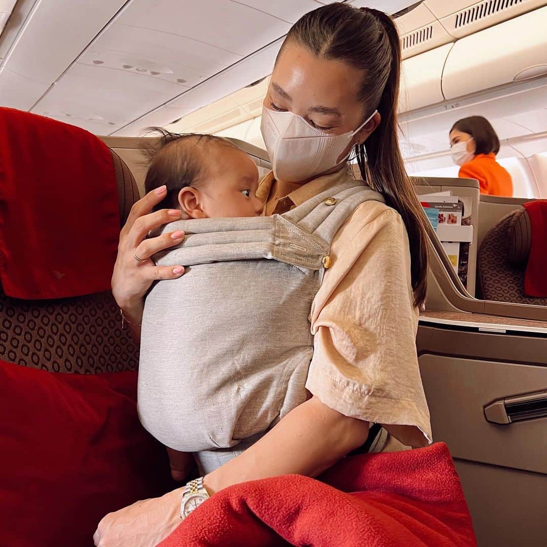 Jennifer Bachdimのインスタグラム：「Just the two of us… quick work trip to Jakarta ✈️🙏🏼❤️」