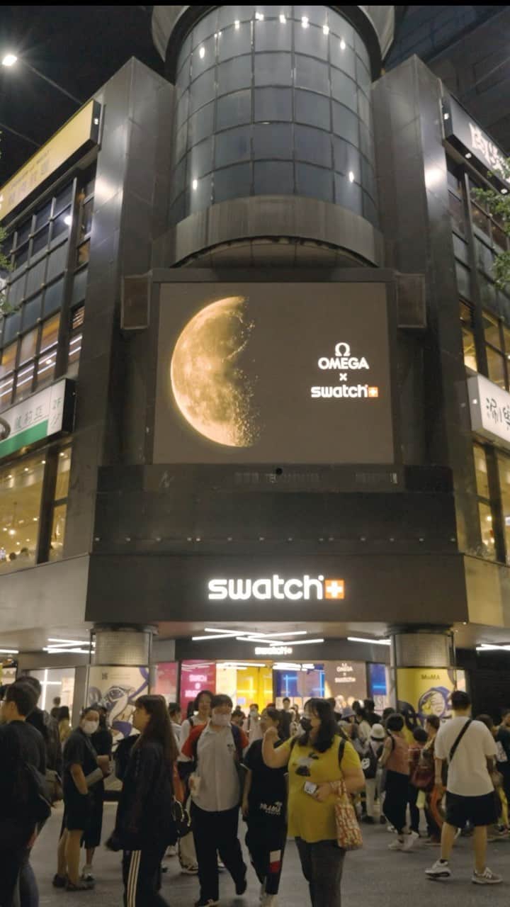 Swatchのインスタグラム：「So many great memories from our Mission to Moonshine™️ Gold event in Taipei! 🌕 #MoonSwatch #Swatch #OMEGAxSwatch」