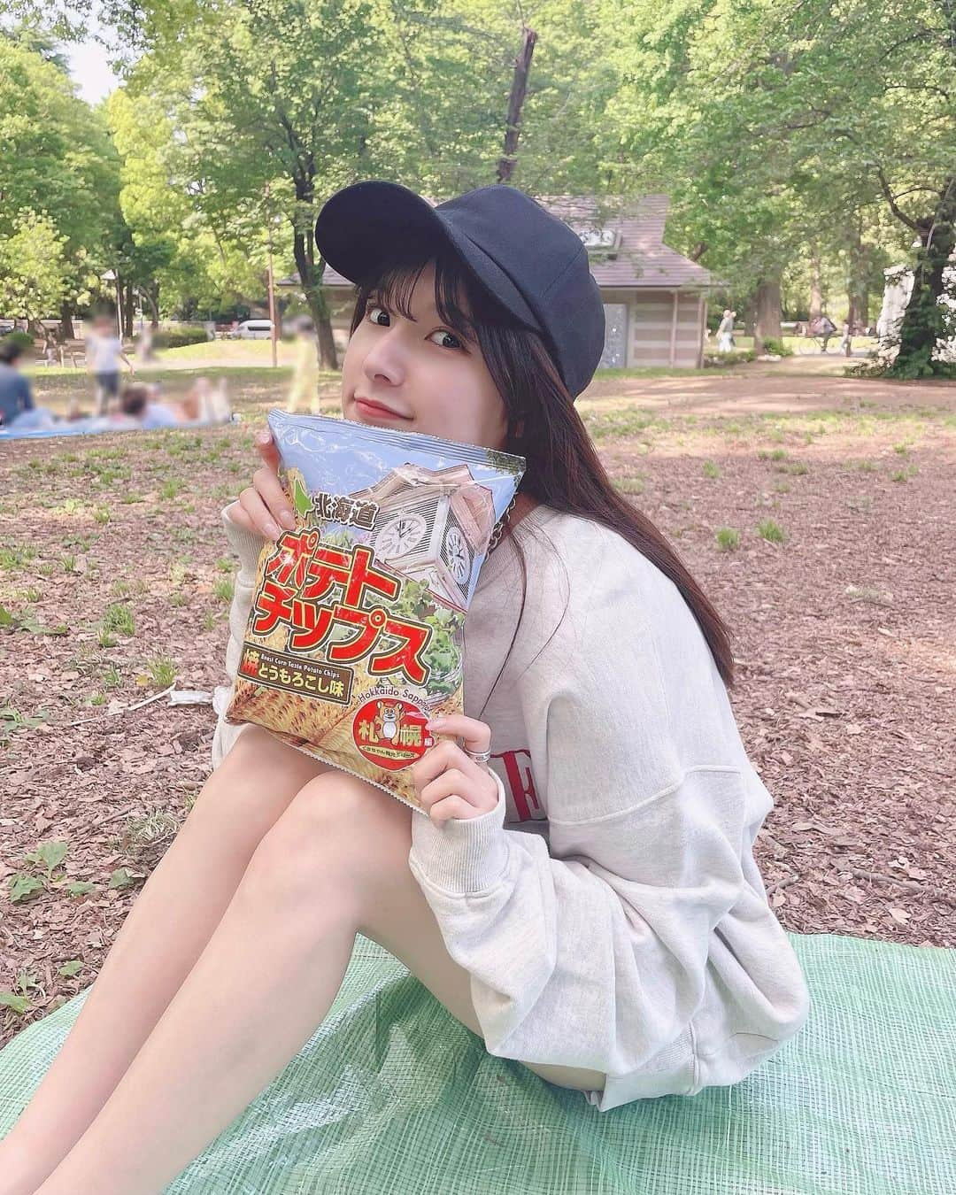 彩川ひなのさんのインスタグラム写真 - (彩川ひなのInstagram)「先日お天気#ぽっかぽか だったから #公園 で#ピクニック したの🧚‍♀️♡*°  #お菓子 いっぱい食べて #シャボン玉 して遊んで！  #読書 したりごろーんってしたり！！ ごろんしたら目の前の景色が4枚目なんだよ…はぴねすぅう…🤤💓  #それはそうと  #5枚目がお気に入り  #前髪なし  #カジュアルスタイル おぴな🐣 #視界良好   #彩川ひなの #japanesegirl #自拍 #模特 #粉我 #swag #动漫 #扎心了#맞팔 #东京 #몸스타그램 #เซ็กซี่ #น่ารัก #น่ารักจัง #photooftheday #followme #instagood」5月10日 19時06分 - hinano_ayakawa