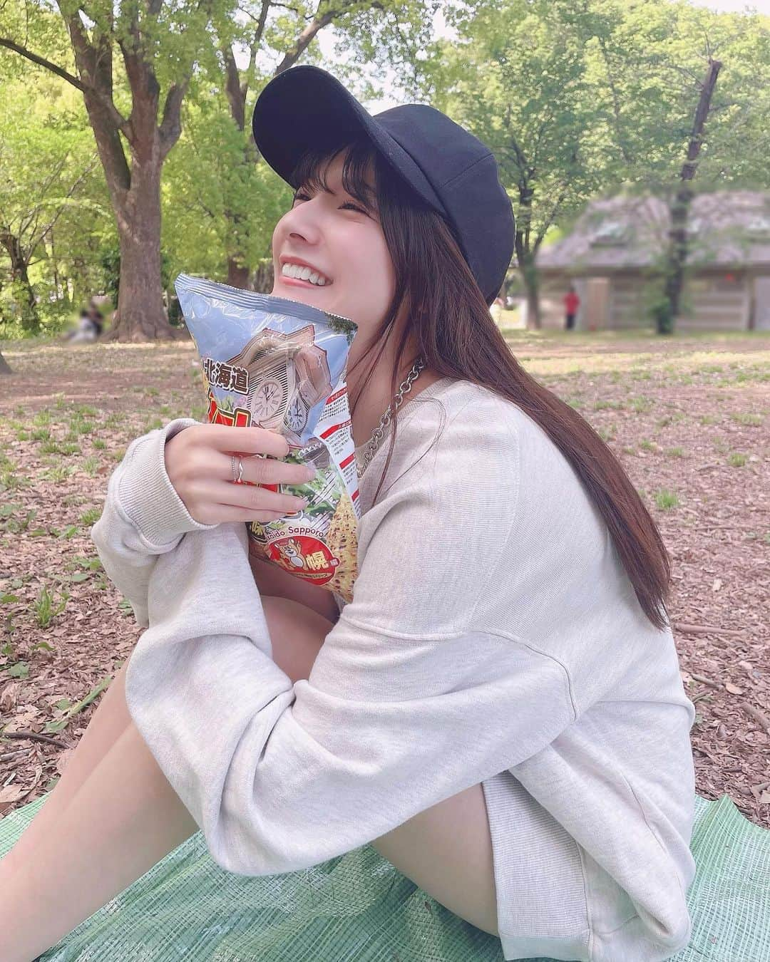 彩川ひなのさんのインスタグラム写真 - (彩川ひなのInstagram)「先日お天気#ぽっかぽか だったから #公園 で#ピクニック したの🧚‍♀️♡*°  #お菓子 いっぱい食べて #シャボン玉 して遊んで！  #読書 したりごろーんってしたり！！ ごろんしたら目の前の景色が4枚目なんだよ…はぴねすぅう…🤤💓  #それはそうと  #5枚目がお気に入り  #前髪なし  #カジュアルスタイル おぴな🐣 #視界良好   #彩川ひなの #japanesegirl #自拍 #模特 #粉我 #swag #动漫 #扎心了#맞팔 #东京 #몸스타그램 #เซ็กซี่ #น่ารัก #น่ารักจัง #photooftheday #followme #instagood」5月10日 19時06分 - hinano_ayakawa