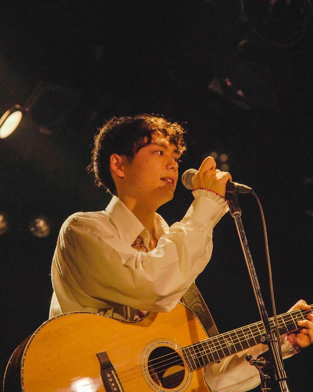 川合ルイのインスタグラム：「あと4日🧠 去年の11月ぶりに、下北沢クラブQueでライブします。 Que でピアノ弾くのはじめてだけど頑張ります。  お昼からたくさん歌うので、ふらっと遊びに来てくださいー。  楽しみながら頑張るぞー🎹」