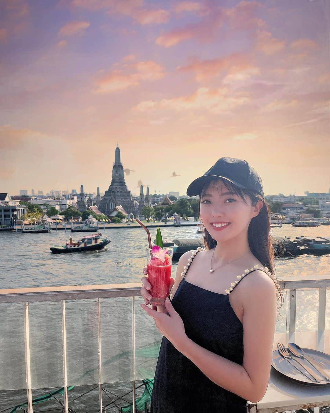 悠華さんのインスタグラム写真 - (悠華Instagram)「.  王宮や寺院をまわる予定だったけど 興味無さすぎてプラン変更😆  ワットアルンだけルーフトップバーに 見に行ってきたよ😊   #ゴルフ女子 #看護師 #福岡 #nurse #おすすめにのりたい #おすすめ #ゴルフ #ゴルフ大好き #golf #ゴルフ好きと繋がりたい #博多  #マンゴー  #mango  #タイ  #thailand  #バンコク  #bangkok  #旅行  #旅行コーデ  #旅行好きな人と繋がりたい  #trip  #travel  #travelnurse  #タビジョ  #タビジョと繋がりたい  #tabijyo  #ビューアルン  #viewarun  #ワットアルン  #watarun」5月10日 19時13分 - t_haaruukaa