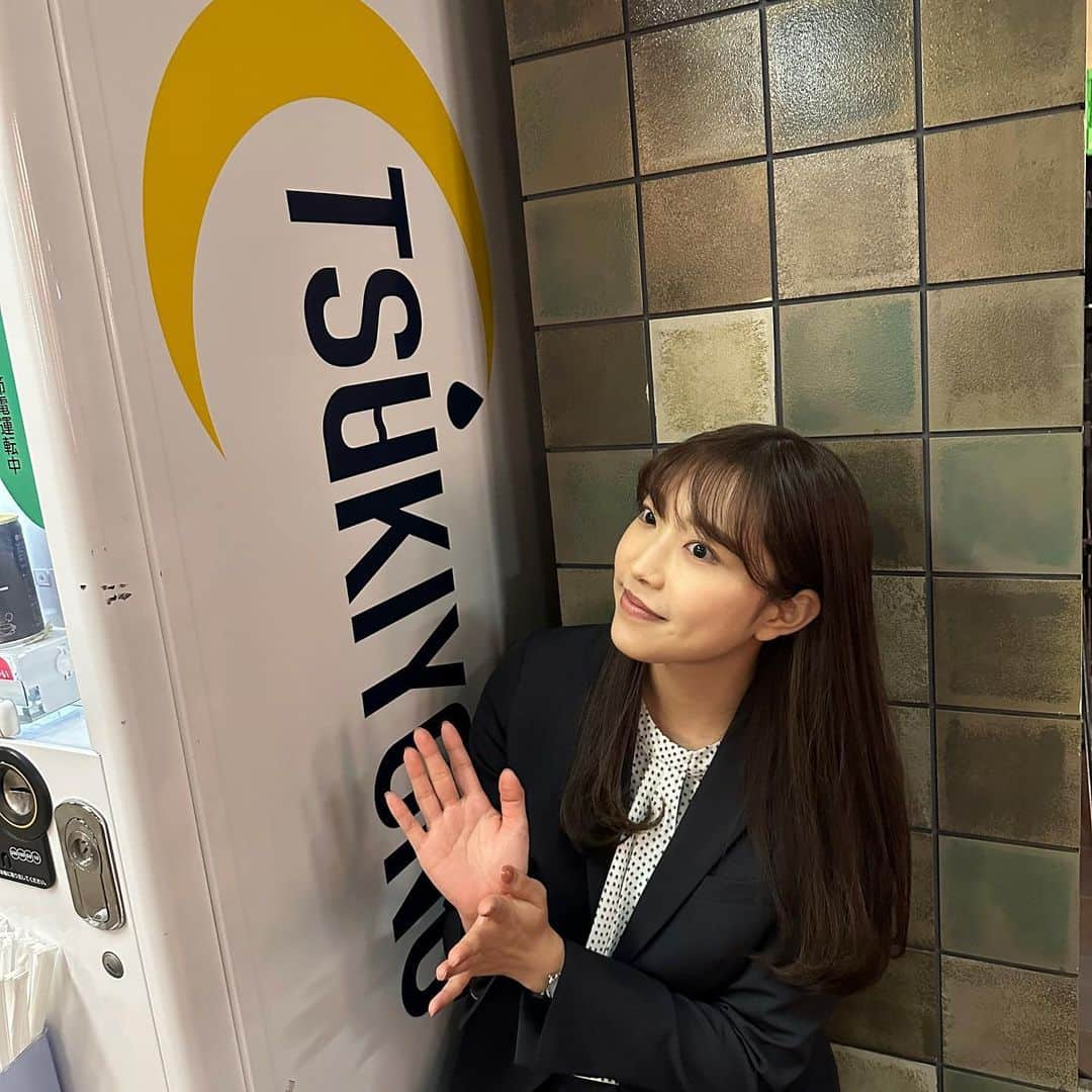 渥美友里恵さんのインスタグラム写真 - (渥美友里恵Instagram)「「それってパクリじゃないですか？」 第5話、今夜10時から！🌙  #5あらすじ（公式サイトより） 個人の写真をポスターに利用するための許可申請と、拒絶された特許の出願。亜季が2つの案件の“調整”に挑む！  1週間あっという間🐈 今日もみなさんお疲れ様です！ ほっと一息しながら、 5話もぜひぜひご覧ください🍹✨  #それってパクリじゃないですか  #それパク #渥美友里恵」5月10日 19時15分 - yurie_atsumi_