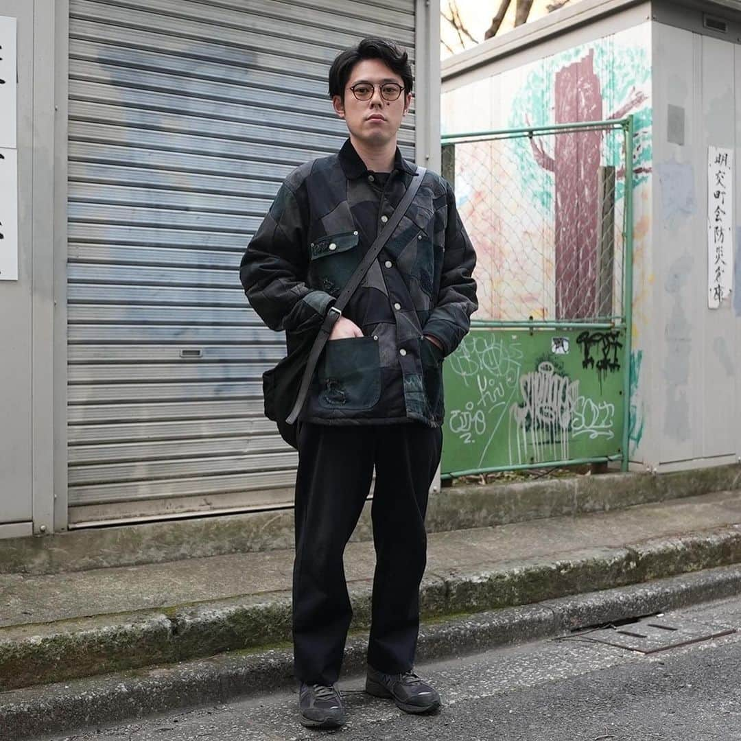 好井まさおのインスタグラム：「勝負の日は ttt mswのパッチワーク  これを着る日は他は黒！  Glasses→ @bj_classic_collection #bjclassiccollection Tops→ @tttmsw.tokyo #ttt_msw Pants→ @tttmsw.tokyo #ttt_msw Shoes→ @newbalance #NewBalance Bag→ @tsukasamkudo #kudos  好井まさお @yoshii1984  カナメクト @kanamect  #好井まさお#カナメクト#Youtube#好井カナメクト#ファッション #メンズファッション #メンズコーデ #ドメブラ #ドメスティックブランド #クードス」