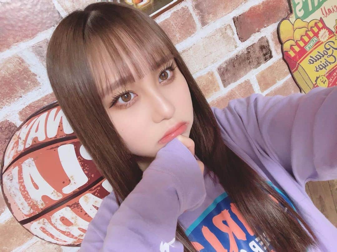 みぃらぁんのインスタグラム：「前髪切りました٩( ´ω` )و 2枚とも似てるけどちょっと違うから。な。？？」
