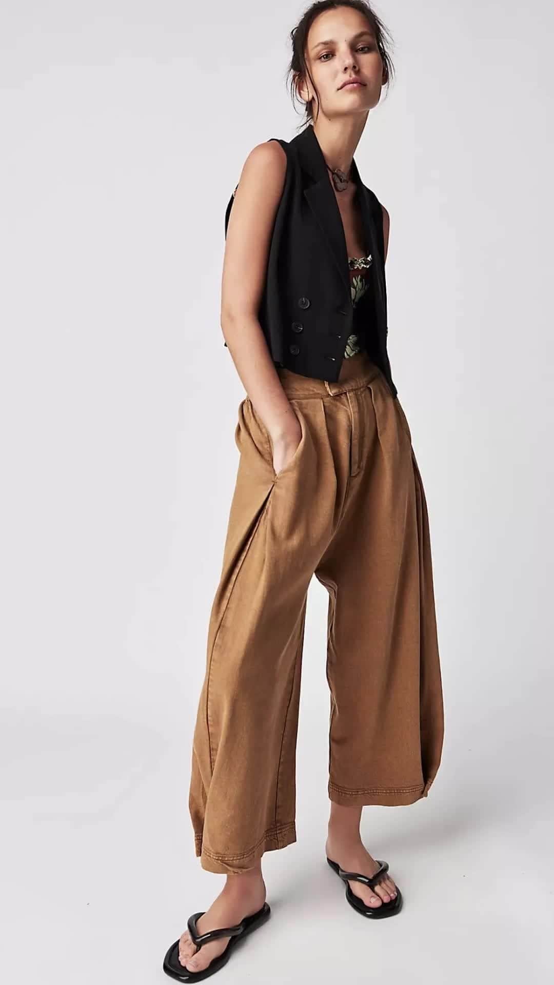 freepeopleのインスタグラム：「Shape of the summer. Meet the Cool Harbor Wide-Leg Pants. Link in bio.」