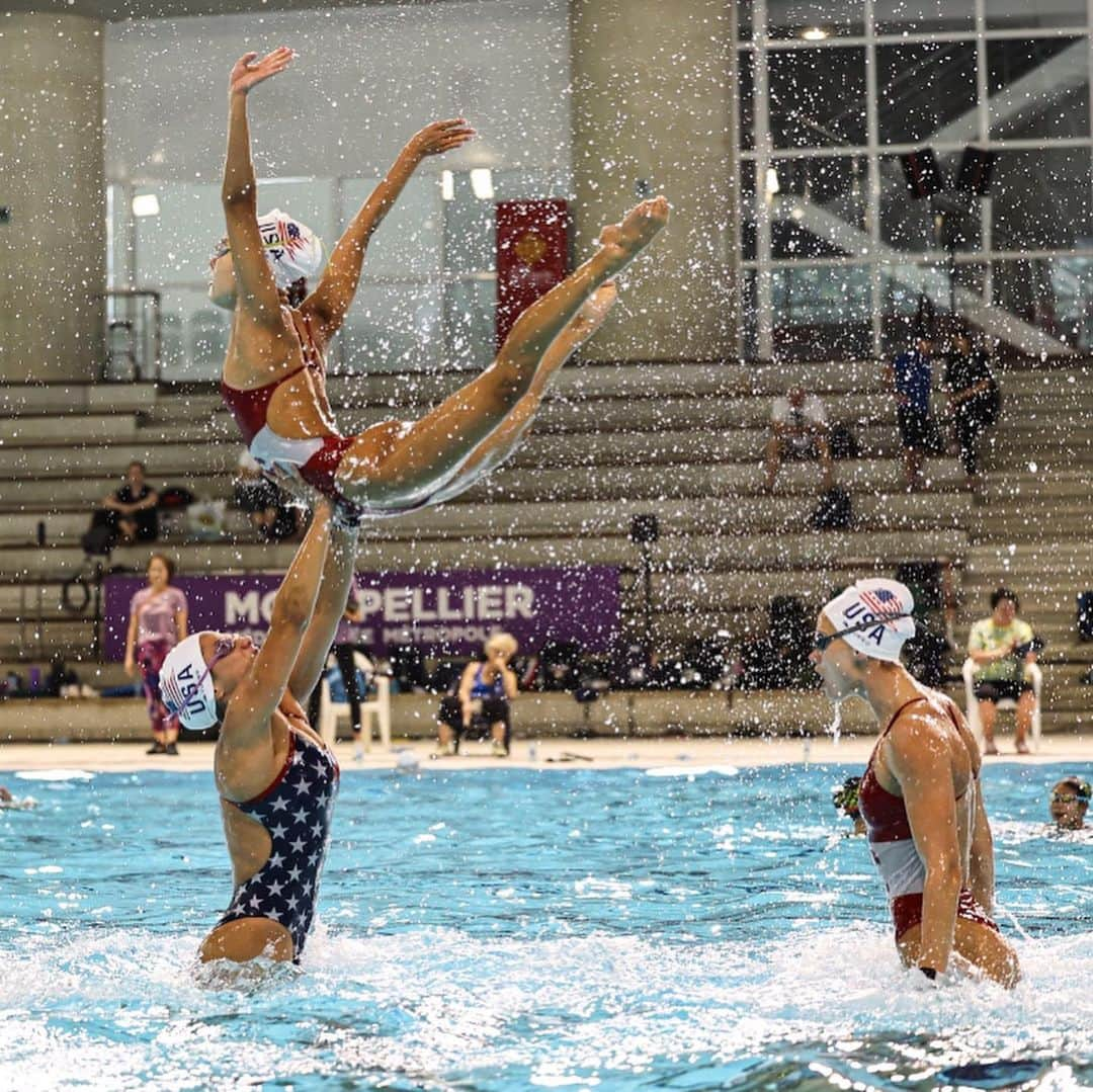 アンドレア・フエンテスさんのインスタグラム写真 - (アンドレア・フエンテスInstagram)「Oh mon Dieu.. What a week in Montpellier! Merci beaucoup @ffnatation for organizing this 2nd station for the @world_aquatics World Cup, great job! Every competition is a breakthrough and I can’t be prouder on how the team has overcomed every challenge. Great growth mindset. Shout out to my favorite team @artswimusa! We took risks and I’m not going to lie, it was scary but we had a lot of fun too. If I could define my self talk during this process: “Hello Andrea.. welcome to real sports, you always wanted that: an exciting and unpredictable sport. So now deal with it: take it as a challenge and not a threat. This is a new game and we are going to play the best hand possible. And guess what? Let’s enjoy the process too! After every uncomfortable situation there is space for growth” and heck yes…we are growing, as people, as athletes, coaches and as team. I love being surrounded with the best staff I could ask for: @annavoloshyna I’m so glad we are learning our Kraft together @teixeiralara, what can I say…best manager eva and much more, @heyheyyoon for bringing the duet to the next level, @victor_canosegura for all the work on the acrobatics, the team building activities and the huge emotional support and @coachmattnichols for all you do to make the team stronger! Thank you Hannah for keeping us healthy physically and mentally and @usaartisticswimming for being the best organization ever in all senses. We are all building this together. Also huge thanks to my personal mental coach Jordi Balaguer: I strongly believe that us, coaches, need to be at our best mental state possible to best support our athletes. I’m so glad I’m investing on it! Now I can’t wait for the next challenge to come. We close a chapter and we open a new one. I’m ready for that. We were born ready 👊.」5月11日 5時45分 - andreafuentes83