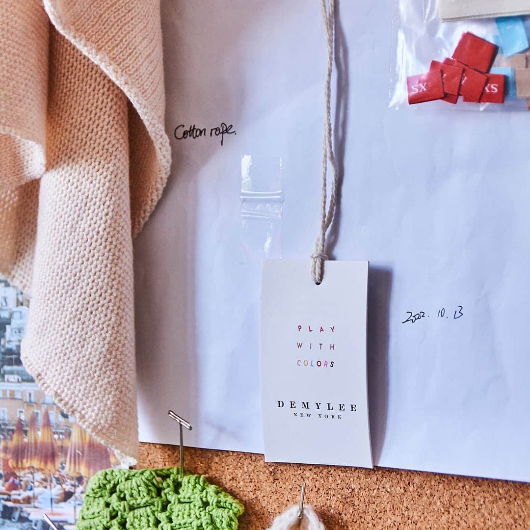 デミリーのインスタグラム：「Meet the Play With Colors capsule: fresh foundation styles in buildable hues. Many thanks to @ronhermanjp @demyleejapan for a sunny debut event!」