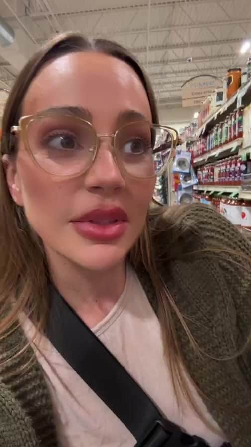 Abigail Macのインスタグラム：「Come grocery shopping with me 🍎🥦🍇 what do you always get at the grocery store? #grocerystore #groceries #groceryshopping」