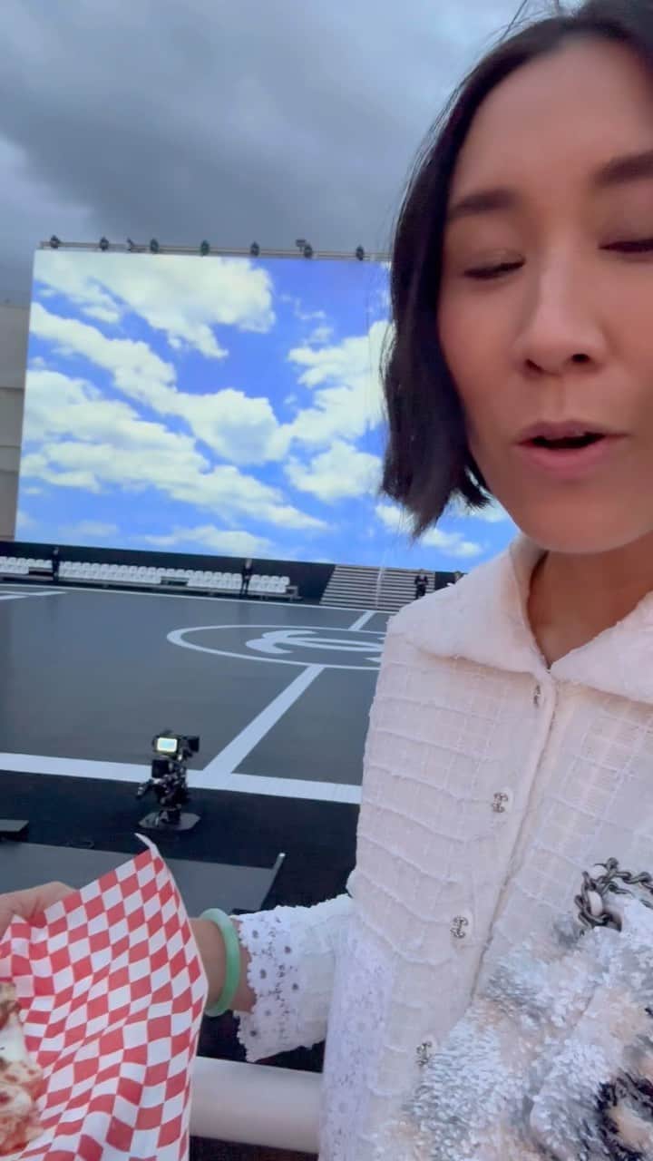 エヴァ・チェンのインスタグラム：「Food trucks x @chanelofficial: my personal idea of heaven!」