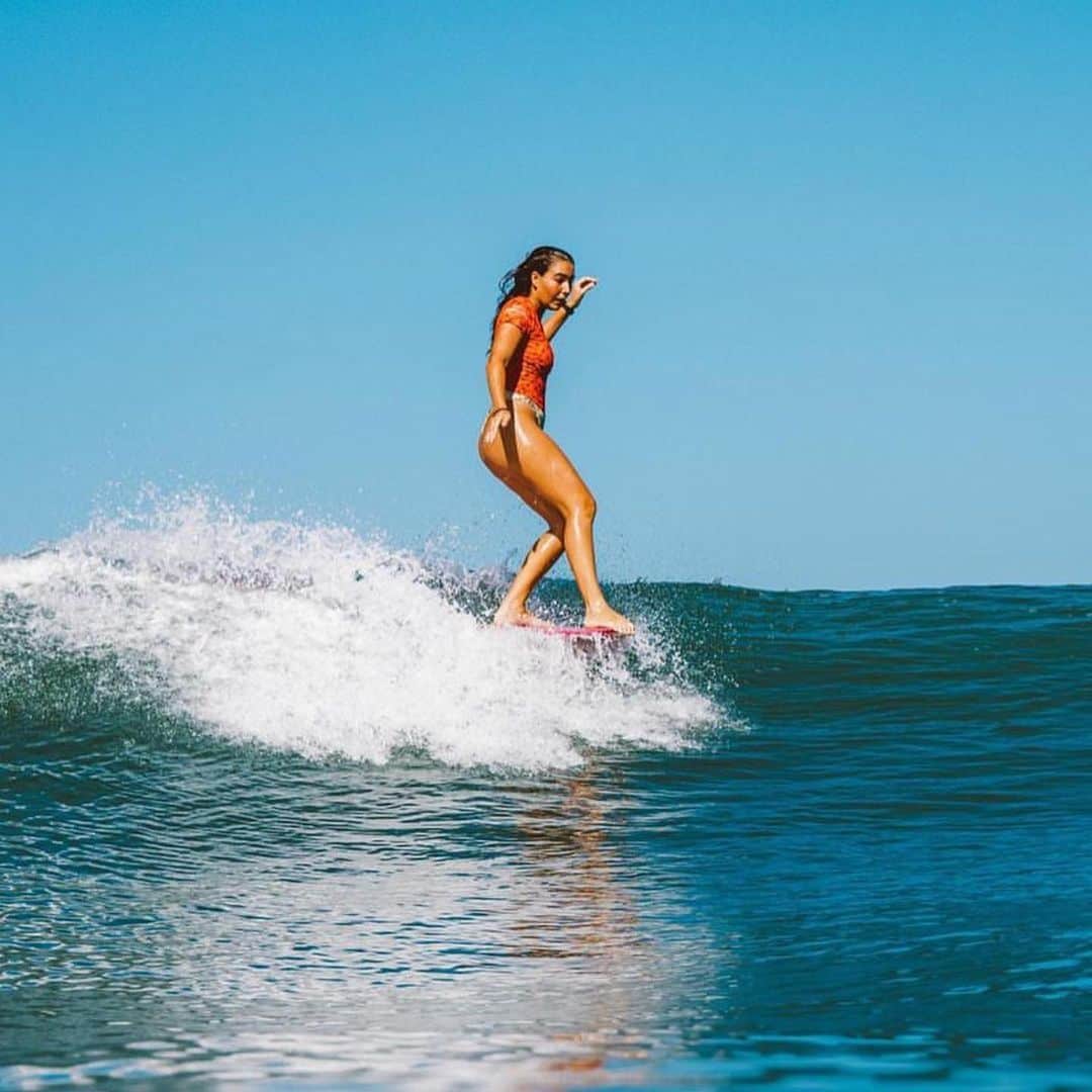 のインスタグラム：「@keanicanullo yesterday south of the border for @mexilogfest 🇲🇽   Photos @tommypierucki   @rvca #balanceofopposites #rvcasurf」