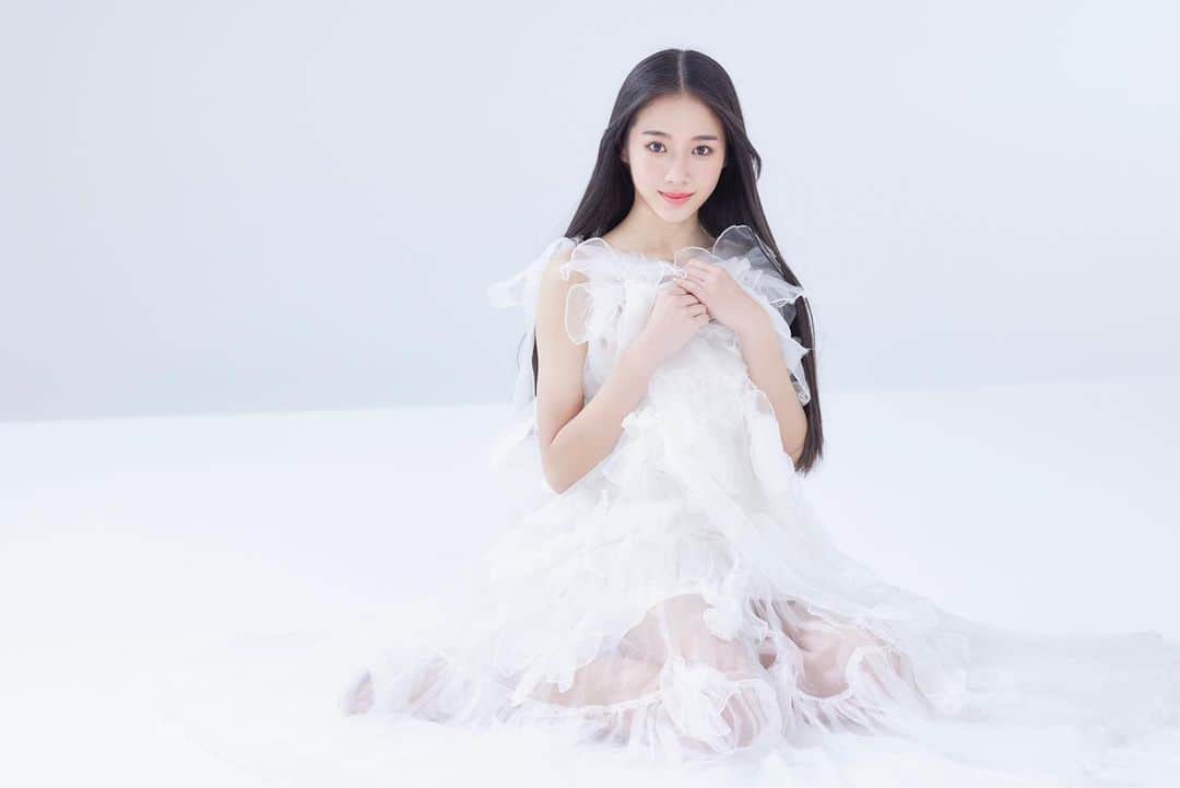 天翔天音のインスタグラム：「☺︎  インスタグラムのプロフィール写真が 新しくなりました🦢🤍  覚えて下さると嬉しいです！  #天翔天音 #05 #ljk #asian」