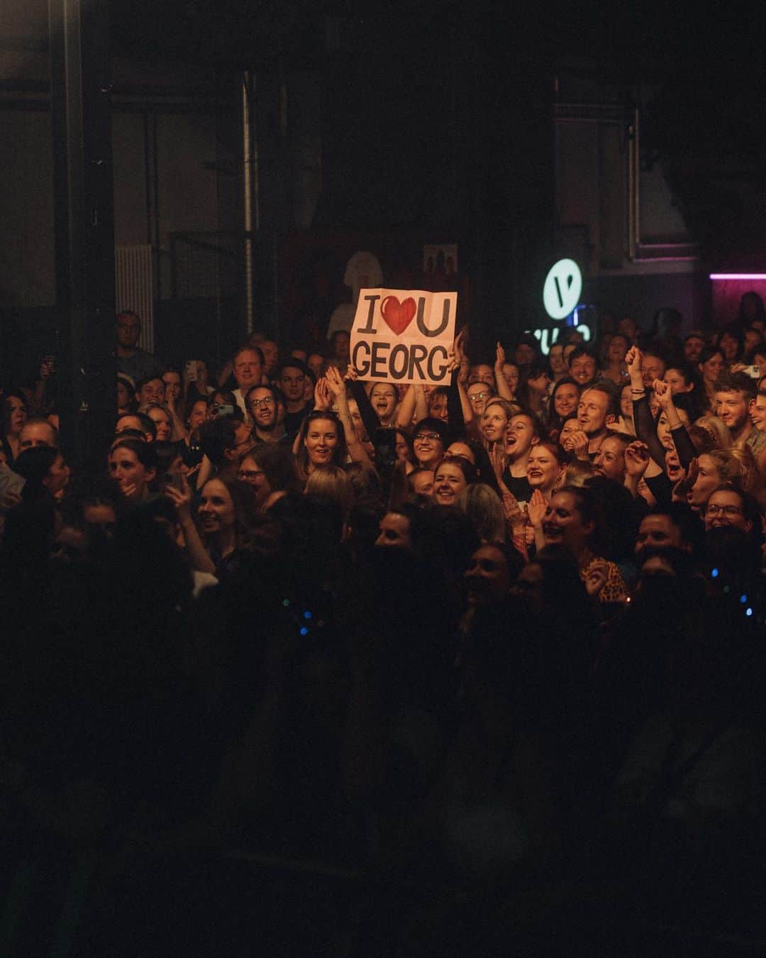Tokio Hotelさんのインスタグラム写真 - (Tokio HotelInstagram)「Stuttgart last night. Thank you guys ❤️ 📸 @leonschlesselmann」5月10日 22時30分 - tokiohotel