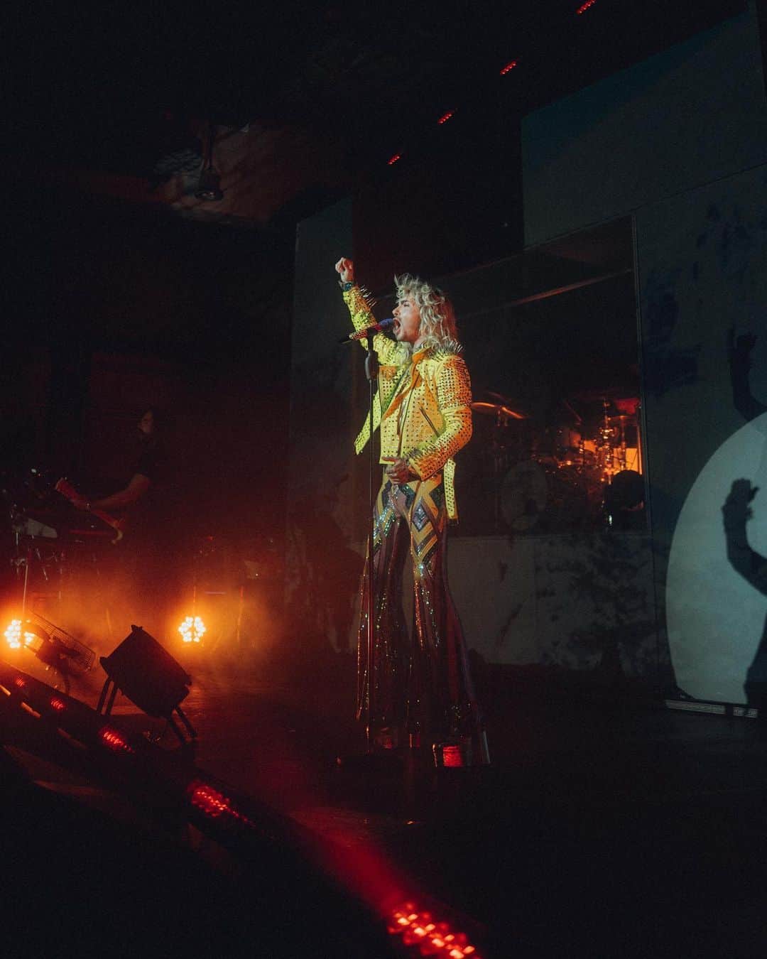 Tokio Hotelさんのインスタグラム写真 - (Tokio HotelInstagram)「Stuttgart last night. Thank you guys ❤️ 📸 @leonschlesselmann」5月10日 22時30分 - tokiohotel