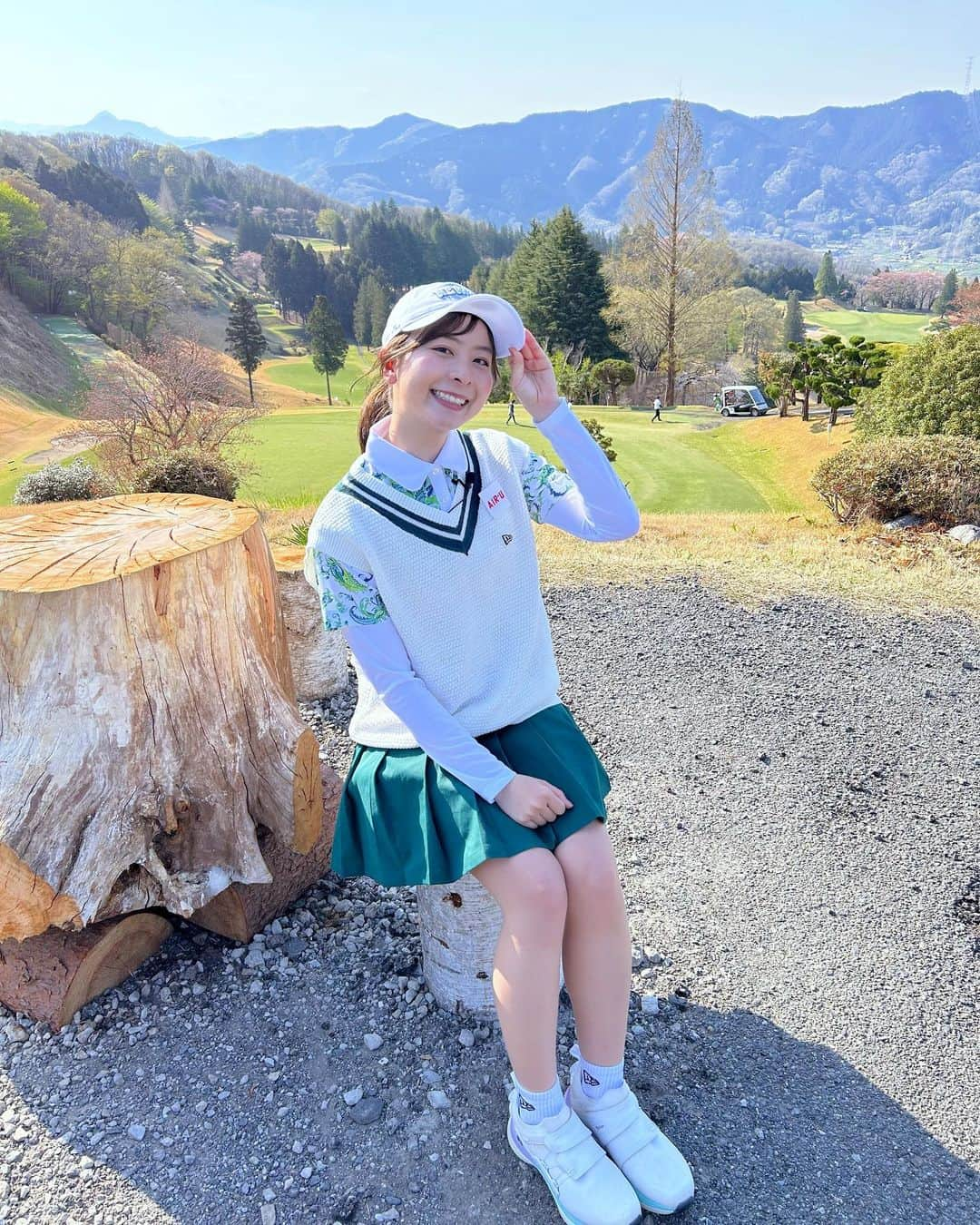 なみきさんのインスタグラム写真 - (なみきInstagram)「今回のゴルフウェアは全身 @newera_golf  ・ ・ 最近流行りのグリーンを取り入れたゴルフウェアらしいベストコーデ☺️！ ポロシャツのペイズリー柄がアクセントになっていて可愛い😍！ キャップやソックスまで揃えるとテンションあがりますね！笑 最近のコーデでお気に入りの一つ！ ・ ・ #golf #GOLF #ゴルフ #ゴルフウェア #ゴルフウェアコーデ #newera #ニューエラ #ゴルフ女子 #pr」5月10日 21時36分 - namiki_golf