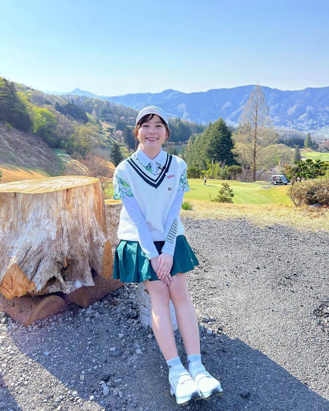 なみきさんのインスタグラム写真 - (なみきInstagram)「今回のゴルフウェアは全身 @newera_golf  ・ ・ 最近流行りのグリーンを取り入れたゴルフウェアらしいベストコーデ☺️！ ポロシャツのペイズリー柄がアクセントになっていて可愛い😍！ キャップやソックスまで揃えるとテンションあがりますね！笑 最近のコーデでお気に入りの一つ！ ・ ・ #golf #GOLF #ゴルフ #ゴルフウェア #ゴルフウェアコーデ #newera #ニューエラ #ゴルフ女子 #pr」5月10日 21時36分 - namiki_golf