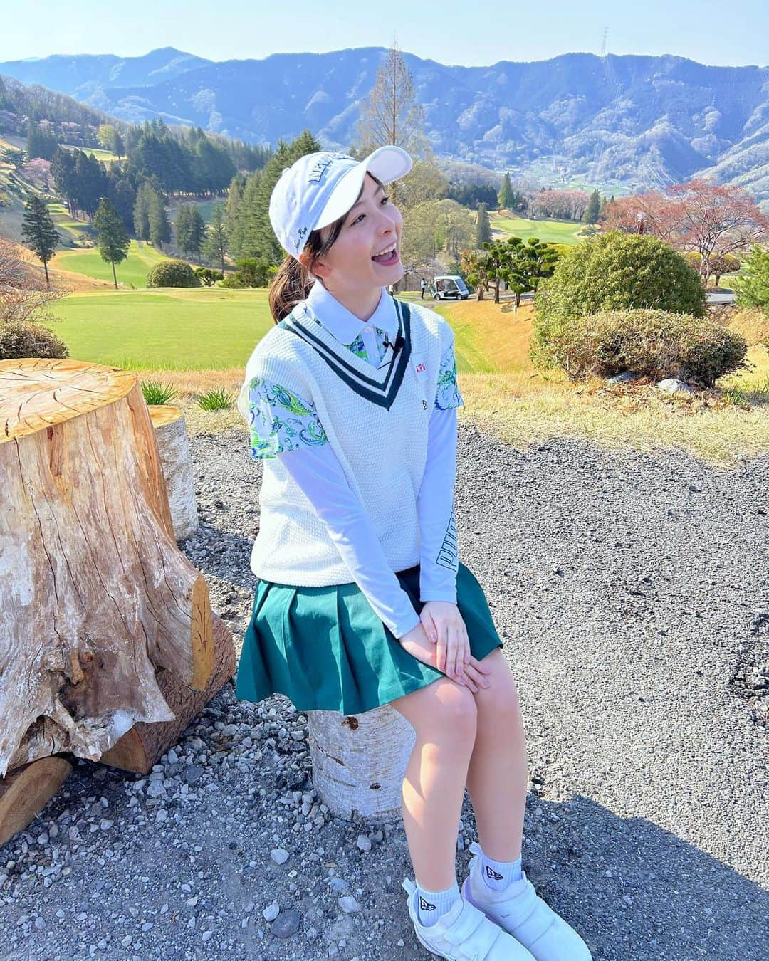 なみきさんのインスタグラム写真 - (なみきInstagram)「今回のゴルフウェアは全身 @newera_golf  ・ ・ 最近流行りのグリーンを取り入れたゴルフウェアらしいベストコーデ☺️！ ポロシャツのペイズリー柄がアクセントになっていて可愛い😍！ キャップやソックスまで揃えるとテンションあがりますね！笑 最近のコーデでお気に入りの一つ！ ・ ・ #golf #GOLF #ゴルフ #ゴルフウェア #ゴルフウェアコーデ #newera #ニューエラ #ゴルフ女子 #pr」5月10日 21時36分 - namiki_golf