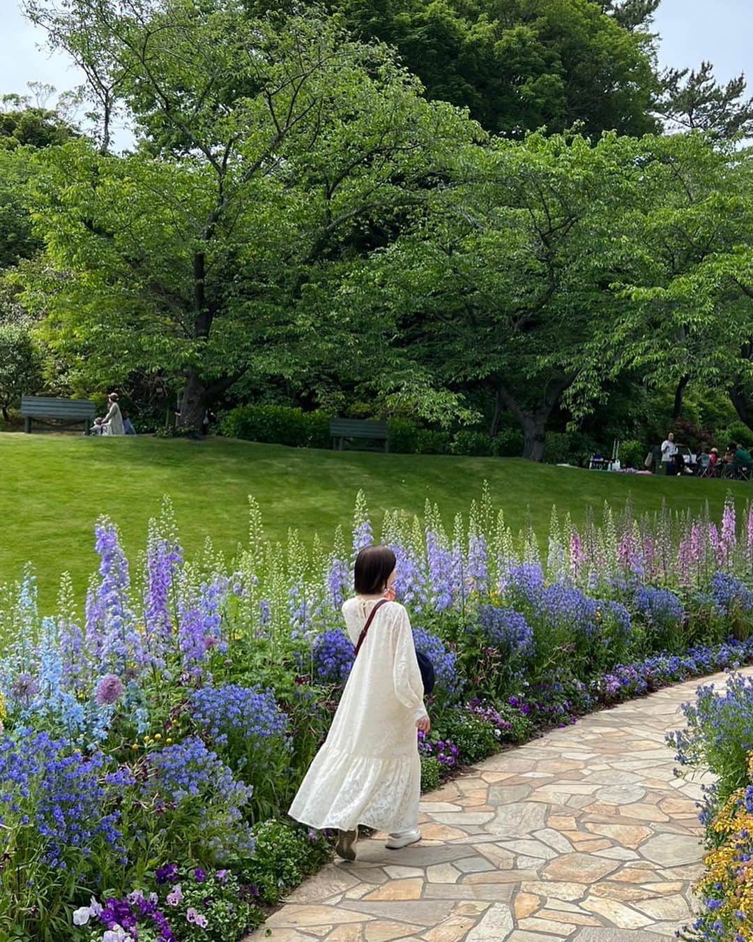 土路生優里のインスタグラム：「GWは祖父母のいる静岡にちょっくら行ってました🧏🏼‍♀️ 静岡は毎年行ってるけど初浜松でした〜 はままつフラワーパークでたくさん花の写真撮ったからスマホのフォルダがめっちゃ綺麗🌷🫶🏻」