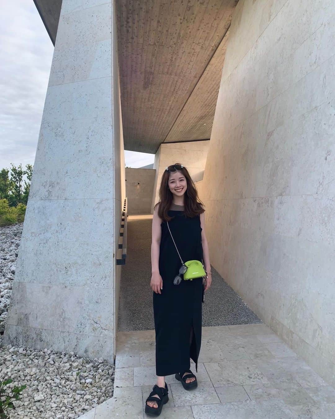 傳彩夏のインスタグラム：「🖤」