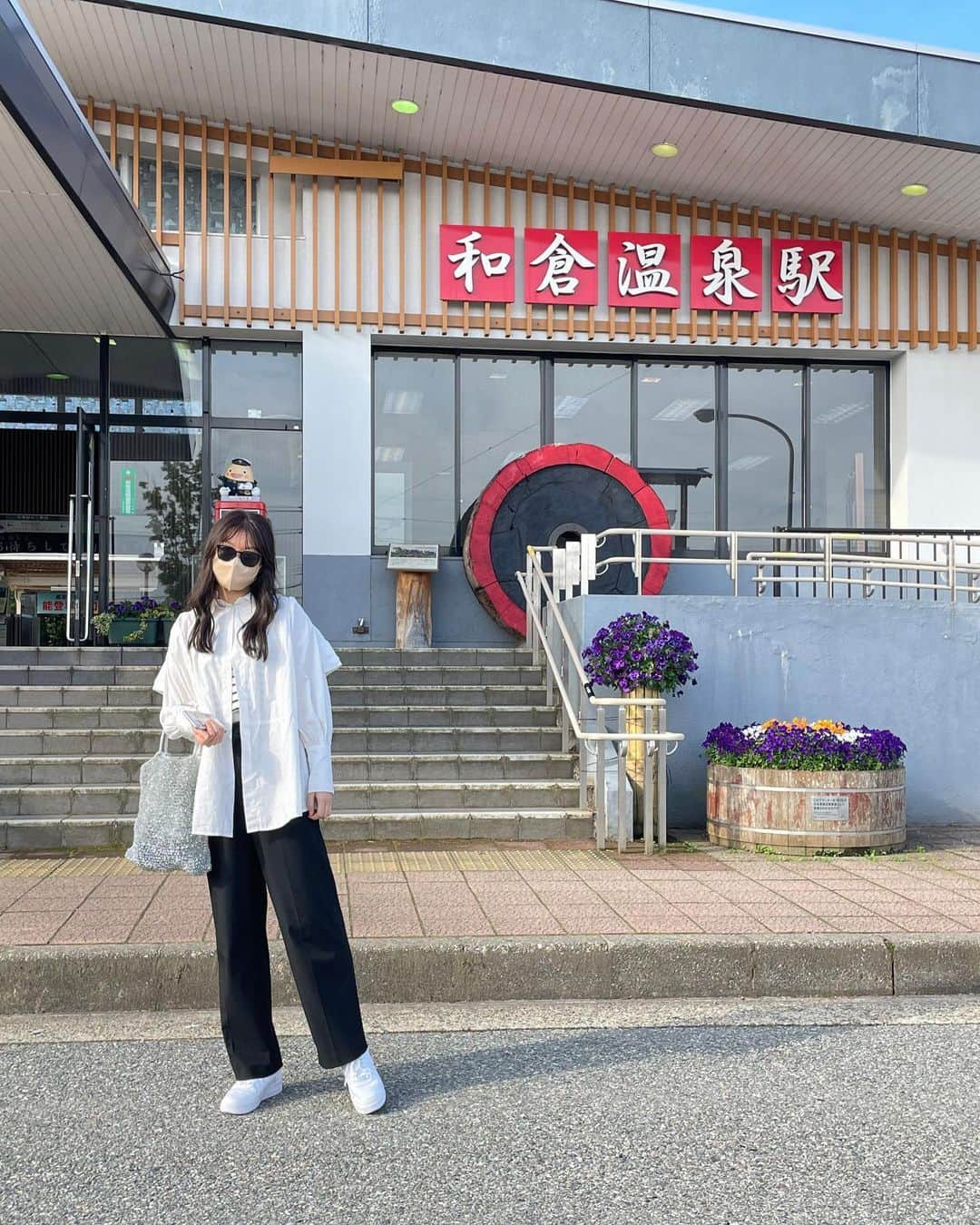 高岡志帆のインスタグラム：「GWは和倉温泉に♨️最近は温泉だけではなくサウナも好きになりました☺︎ . . #和倉温泉 #anteprima #温泉 #ootd #エアフォース1 #和倉 #和倉温泉街」