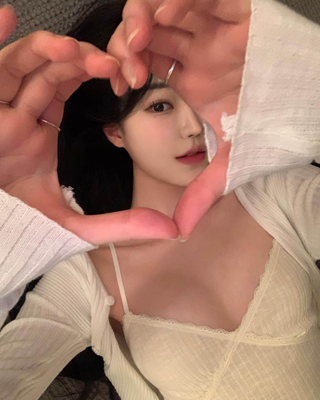 キム・ダビンのインスタグラム：「이거 하트예요 암튼 맞음」