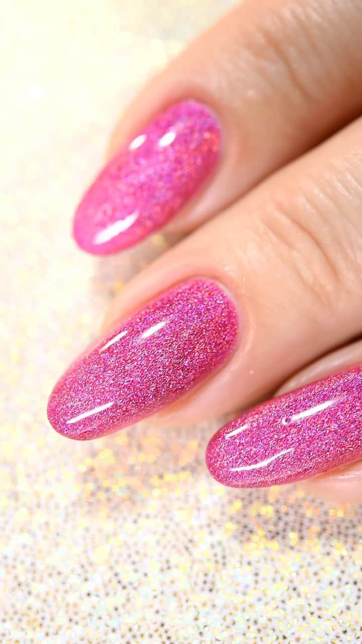 Sveta Sandersのインスタグラム：「#BowPolish “Charged” от @bowpolish - яркий линейный голографик цвета фуксии. Приобрести можно на вайлдберрис😊」