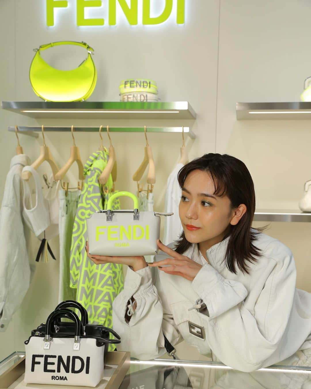 松井愛莉さんのインスタグラム写真 - (松井愛莉Instagram)「FENDI by Marc Jacobs Spring Capsule 2023  ホワイトと蛍光カラーの派手さがとても可愛い🤍  キム・ジョーンズとマーク・ジェイコブスの友情と楽しさの精神を生かし実現したコレクション。  新宿ISETANにて5月16日まで 皆様もぜひ行って見てね。  #MarcJacobsXFendi @fendi @mrkimjones @silviaventurinifendi @delfinadelettrez @themarcjacobs」5月10日 22時15分 - airi1226_official