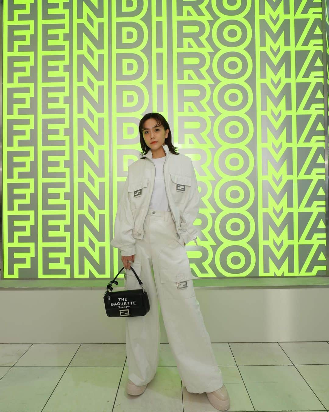 松井愛莉さんのインスタグラム写真 - (松井愛莉Instagram)「FENDI by Marc Jacobs Spring Capsule 2023  ホワイトと蛍光カラーの派手さがとても可愛い🤍  キム・ジョーンズとマーク・ジェイコブスの友情と楽しさの精神を生かし実現したコレクション。  新宿ISETANにて5月16日まで 皆様もぜひ行って見てね。  #MarcJacobsXFendi @fendi @mrkimjones @silviaventurinifendi @delfinadelettrez @themarcjacobs」5月10日 22時15分 - airi1226_official