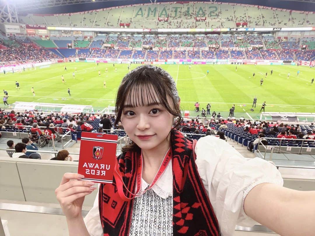 のインスタグラム：「♡♡♡  浦和レッズvsサガン鳥栖 観に行ってきました！🏟♡ 結果は残念だったけど楽しすぎた~！！❤️‍🔥  #吉田恵芽 #05 #ljk #アイドル  #浦和レッズ #urawareds #浦和レッズサポーター #埼玉スタジアム2002 #埼スタ #Jリーグ  #サッカー #サッカー観戦 #サッカー女子」