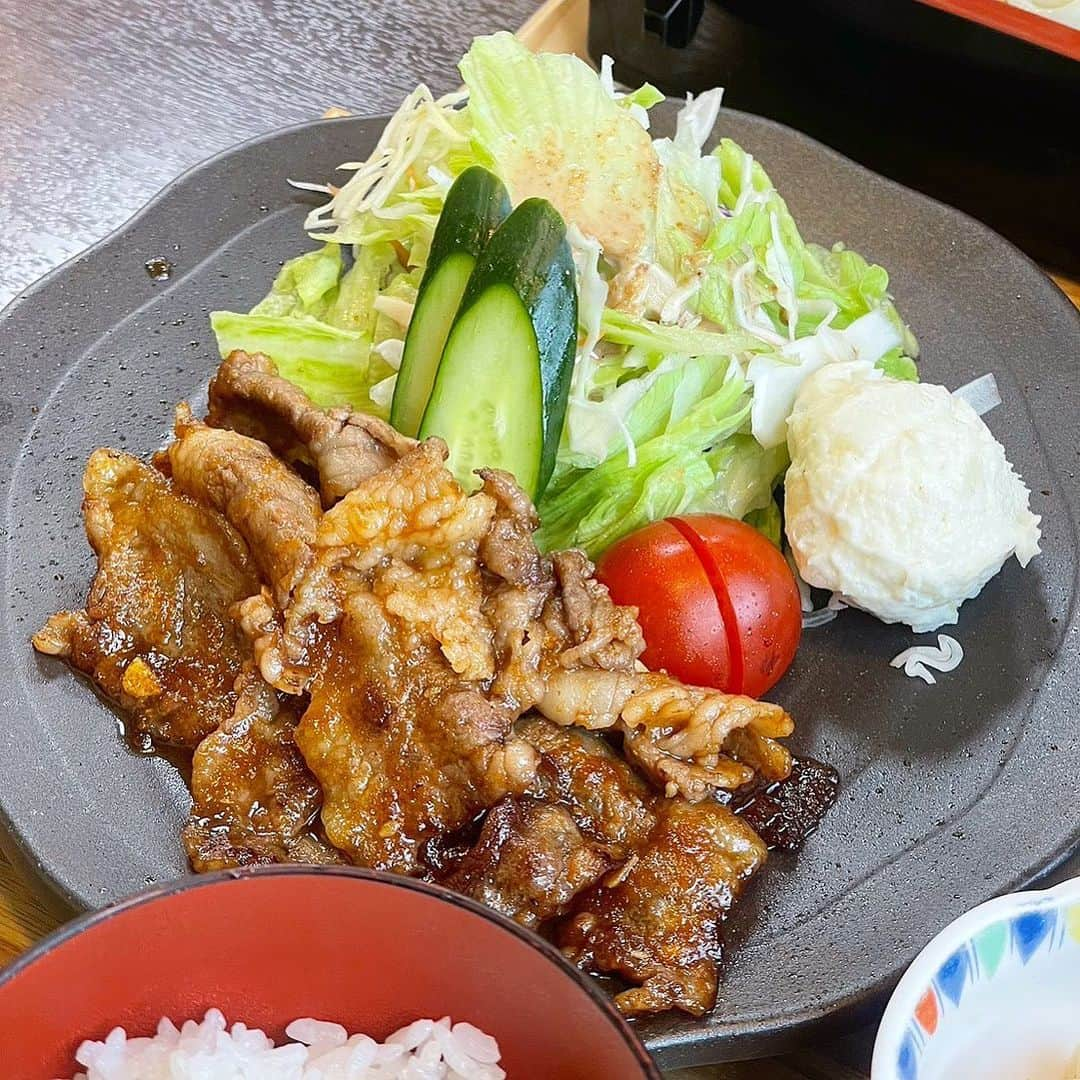 小瀬黎奈さんのインスタグラム写真 - (小瀬黎奈Instagram)「食べて食べて食べて温泉入って自然の中でゆっくり過ごした 最高旅〜、、、また絶対行く🌛🫶🏻🍃 #誕生日旅行 #城崎温泉」5月10日 22時12分 - 922_reina