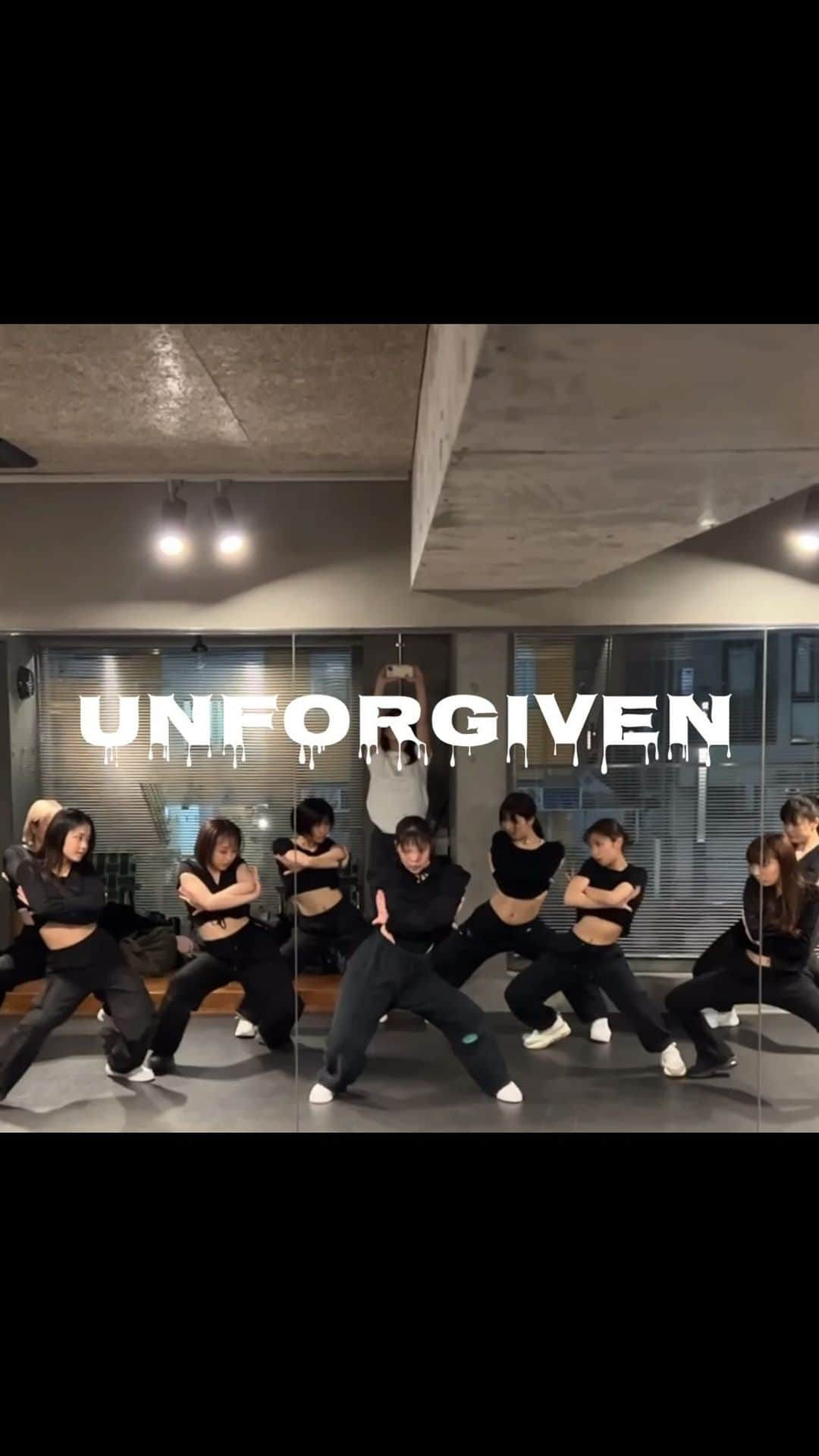 KoyamaRiko のインスタグラム：「UNFORGIVEN🏹 Choreo @riko0429   @rinon722_sk  @nana.na.moe62  @_akihoogawa_  @mharuka0126  @ario.918_  @mihotaku__  @_ranbo0925  @runa_runana_k  @lilrirly  @yuria_trafalgar  #lesserafim #unforgiven @le_sserafim」