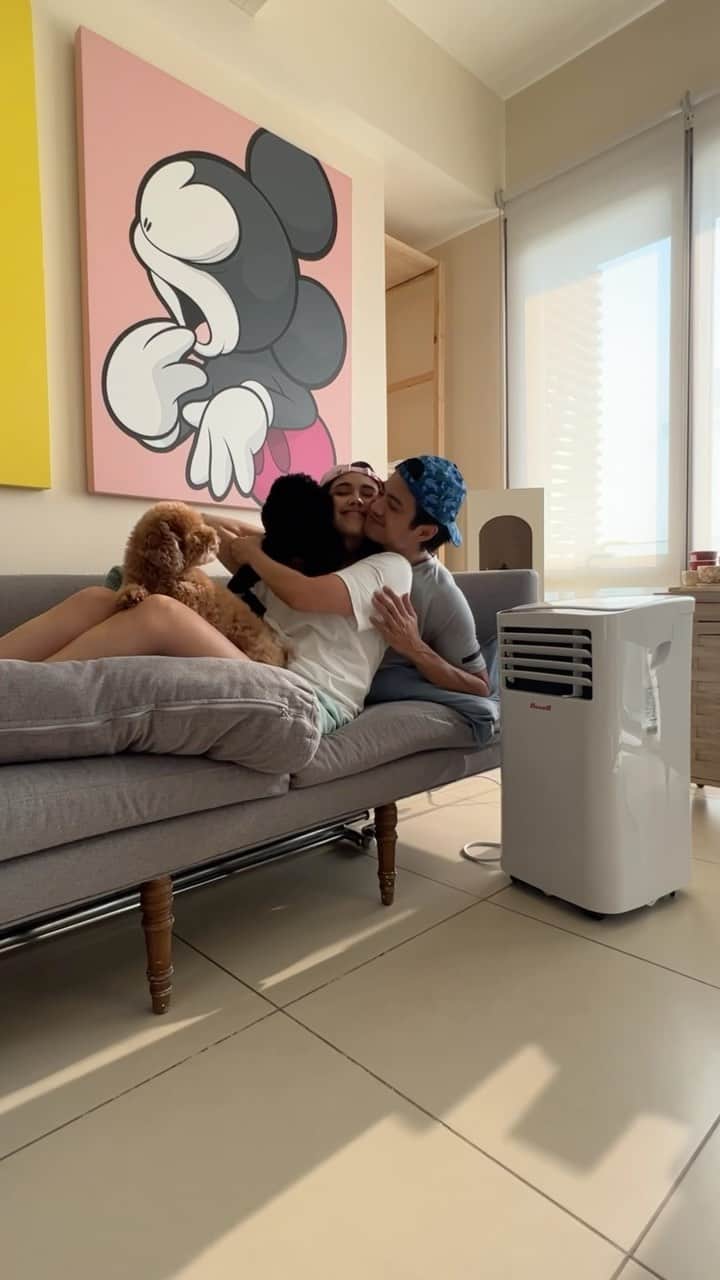 ミーガン・ヤングのインスタグラム：「The intense heat of the summer can really ruin family bonding moments. If you’re feeling desperate to feel cool and refreshed, then check out Dowell’s portable aircon where you can let the cooling sensation follow you around your home! ❤️ Plus, the dogs love the cool air 🫰🏽」