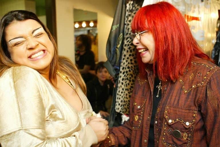 Preta Gilのインスタグラム：「Quando ela ia me assistir na Teatro Folha, eu ficava assim !!! Não sei como eu conseguia fazer a peça sabendo que ela estava na plateia. Que sorte a minha !!! Te amo Deusa pra sempre !!!」