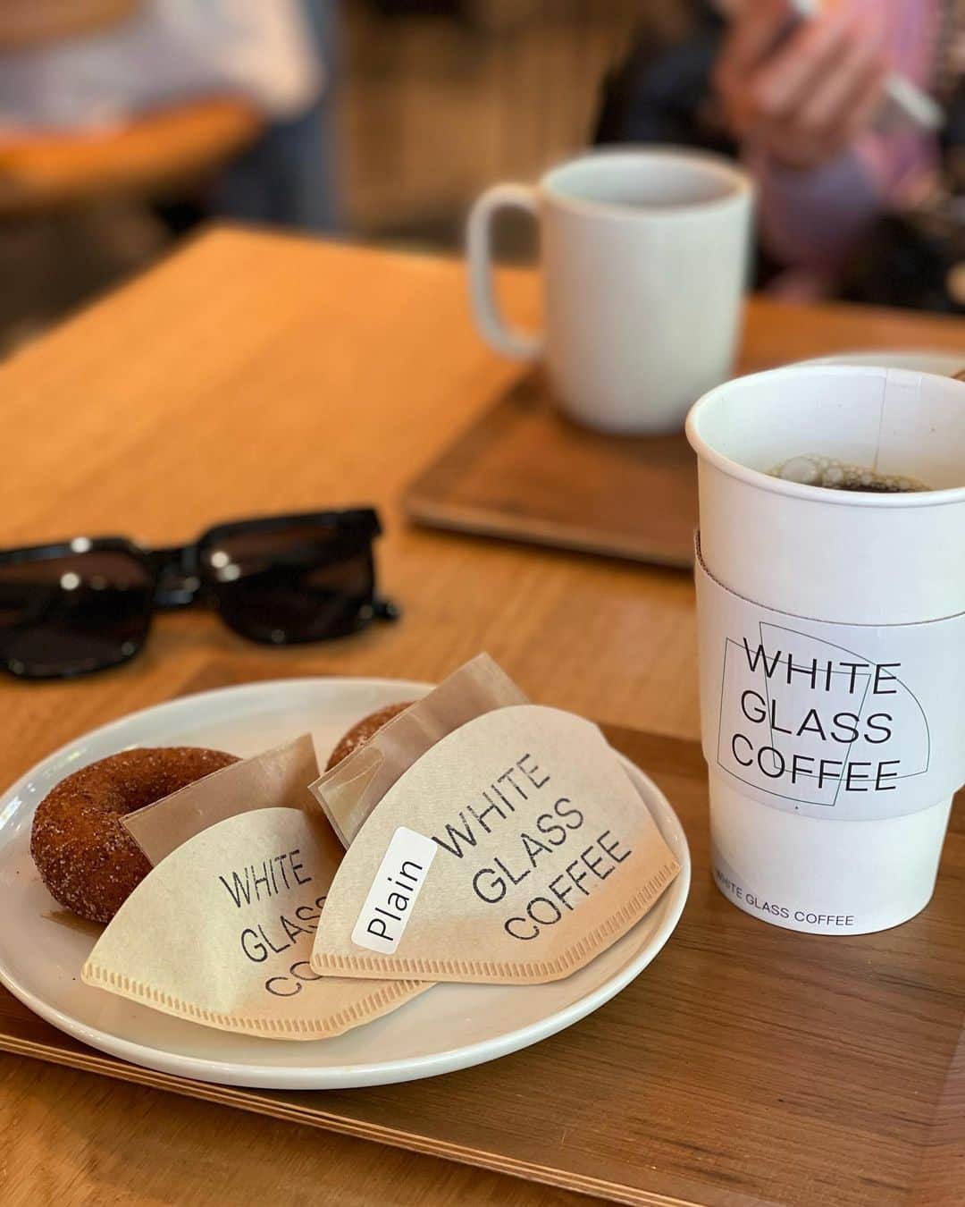 木本泉さんのインスタグラム写真 - (木本泉Instagram)「- 渋谷の"white glass coffee"  前は通った事が何回もあったけどカフェだったのね🤭  ランチを食べた後だけど、、、ドーナツ選びきれず2個完食😋 あっさりで美味しかった❤️  ドーナツ、テイクアウトしようと思っていたのに食べて満足して忘れてた😅  #渋谷カフェ#whiteglasscoffee#ドーナツ#カフェ#tokyocafe#shibuyacafe」5月10日 22時31分 - izumikimoto