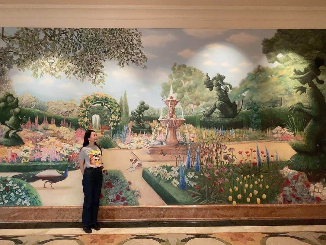 平咲夏加のインスタグラム：「— 朝食会場も可愛いすぎ🕊  #hongkong  #hongkongdisneyland  #disneyland  #disneylandhotel  #hongkongdisneylandhotel  #香港ディズニーランド  #香港ディズニーランドホテル  #エンチャンテッドガーデンレストラン #enchantedgardenrestaurant」