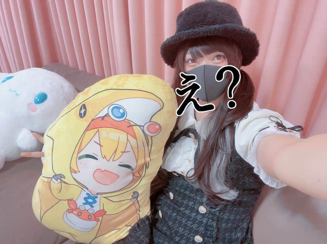 かにちゃんのインスタグラム：「別に楽しんでないから。」