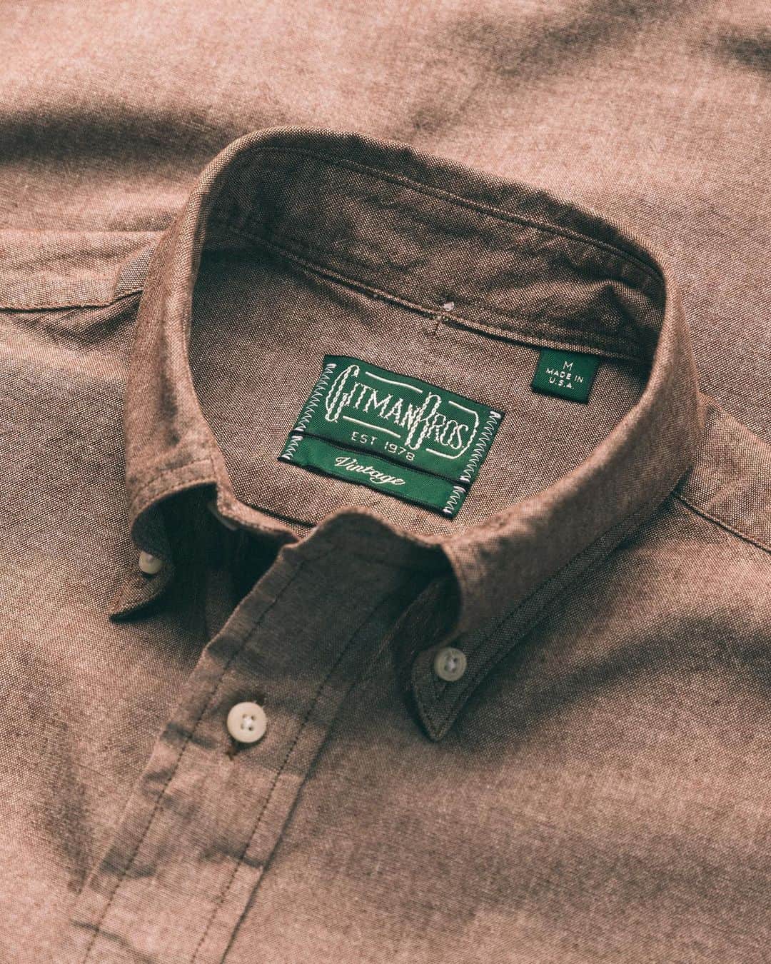 ギットマンブラザーズのインスタグラム：「On this week’s Warp Weft Wednesday we’re taking a closer look at our Japanese Dungaree fabric family. Woven in (you guessed it) Japan from 100% cotton, the fabric weighs in at 3.5oz/yd and presents itself as one or the most breathable fabrics of the season. . Dungaree is, and always has been, a fabric predicated on functionality. With roots dating back to the early 1600’s, Dungaree has been used in countless working applications from boat sails to miners uniforms and everything between. These traditional dungaree fabrics were incredibly heavy-duty, and were notable for they hard-wearing longevity. . Fast forward to GV SS23, however, and dungaree looks a bit different. We sourced a very peculiar dungaree, one that’s far more breathable than its old school counterparts. Ours features a looser weave than normal, allowing for a lighter weight hand and improved airflow through the shirt. Check out the fourth photo to see what we mean. . With that said, a loose weave doesn’t necessarily sacrifice durability. This dungaree still uses a robust thread gauge with high tensile strength, ensuring a durable fabric overall. The threads also retain the classic characteristics of using contrasting warp and weft colors to give the fabric a subtle texture. . Ultimately, this dungaree is not all that different than its predecessors. It’s simply updated for comfort and breathability, both prerequisites for our spring/summer lineup. The fabric is available as long sleeve button down and a couple short sleeve work shirts, and can be found on our made to order program #MadeInUSA」