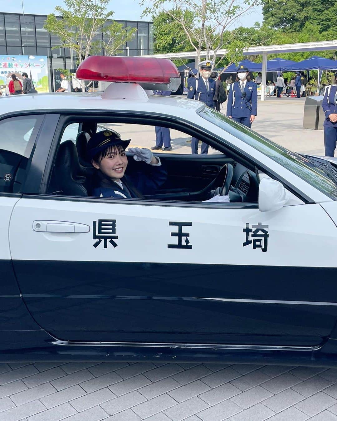 日向未来さんのインスタグラム写真 - (日向未来Instagram)「🫡🫡  人生初のパトカーにも乗らせていただきました！！！！！  運転席に乗れたのでドヤってみました🚓🚨  警察官の皆さんも本当に温かく迎えてくださって 優しさに包まれた1日でした^^ ありがとうございました！！！」5月10日 22時50分 - mirai_hinata.official