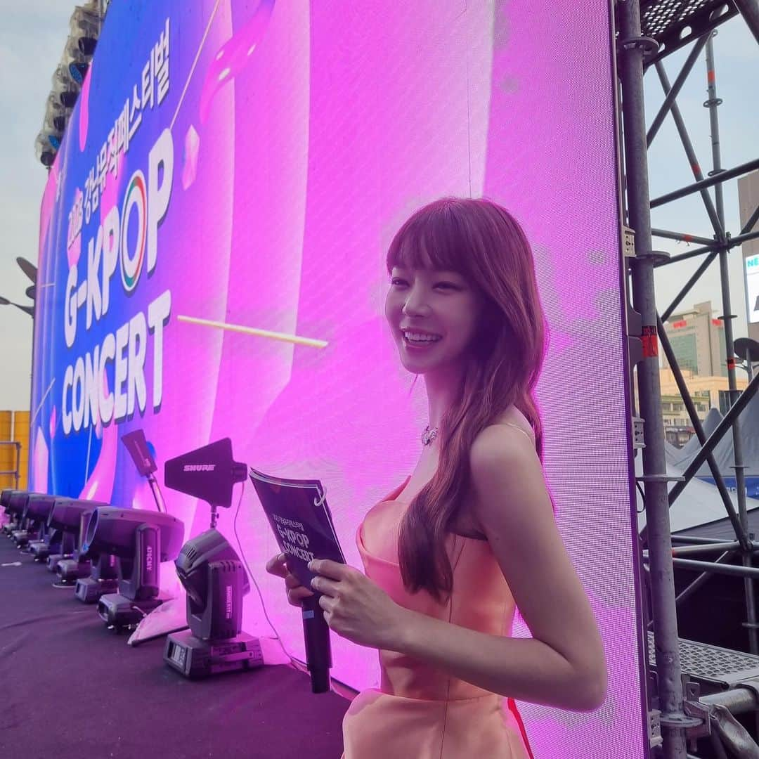 チョアさんのインスタグラム写真 - (チョアInstagram)「2023 G-KPOP콘서트의 진행을 맡게되어 너무 영광이였습니다🏅관계자 여러분 모두 고생하셨고 저를보러와주신 팬분들께도 진심으로 감사드려요🙇🏻‍♀️👋🏻  #G-KPOPCONCERT #헤메스열일 #마지막날❣️」5月10日 22時44分 - queenchoa_