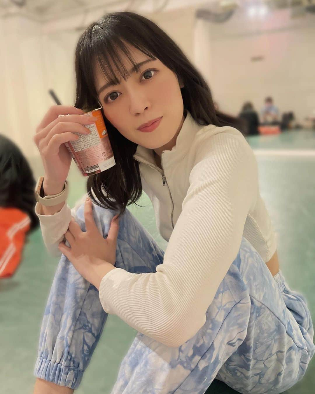 佐藤絵里香のインスタグラム：「.  踊って汗かいてきた✌︎  何飲んでたでしょうか😎  . . #メイドの日 なんだって👸#レッスン #ダンス #アイドル #followme #japanesegirl #asiagirl   いつもいいねありがとう❤︎」