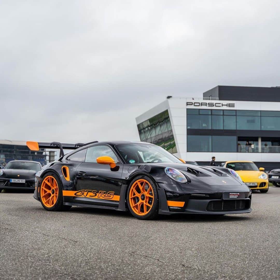 CarsWithoutLimitsのインスタグラム：「992 Porsche GT3RS in a familiar spec   📸 @about.cars.yo   #carswithoutlimits #porsche #gt3rs #porschegt3rs #gt3rs992」