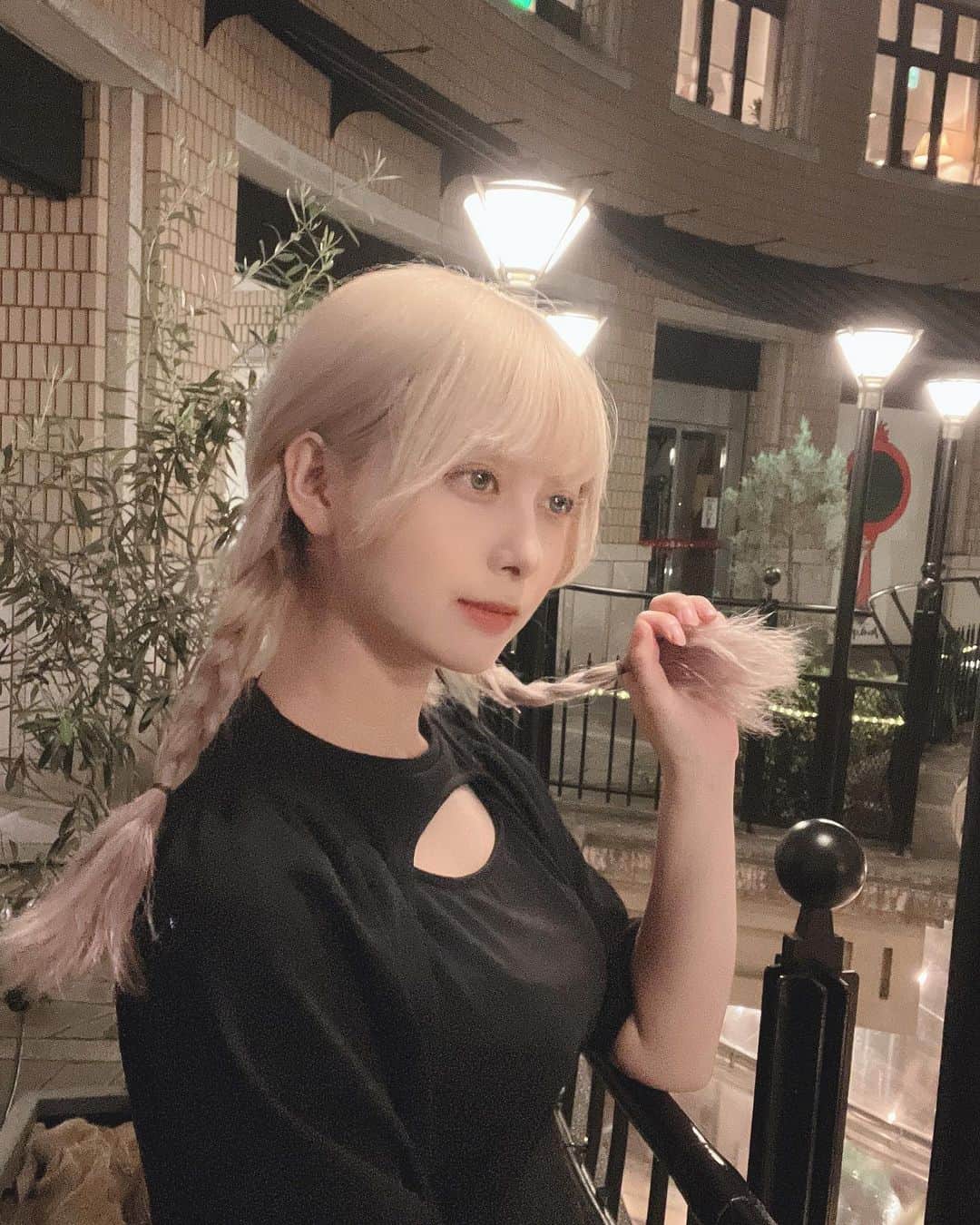 羽島めいさんのインスタグラム写真 - (羽島めいInstagram)「三つ編み×黒ワンピ=魔女🐈‍⬛🖤」5月10日 23時10分 - mei__kmyd