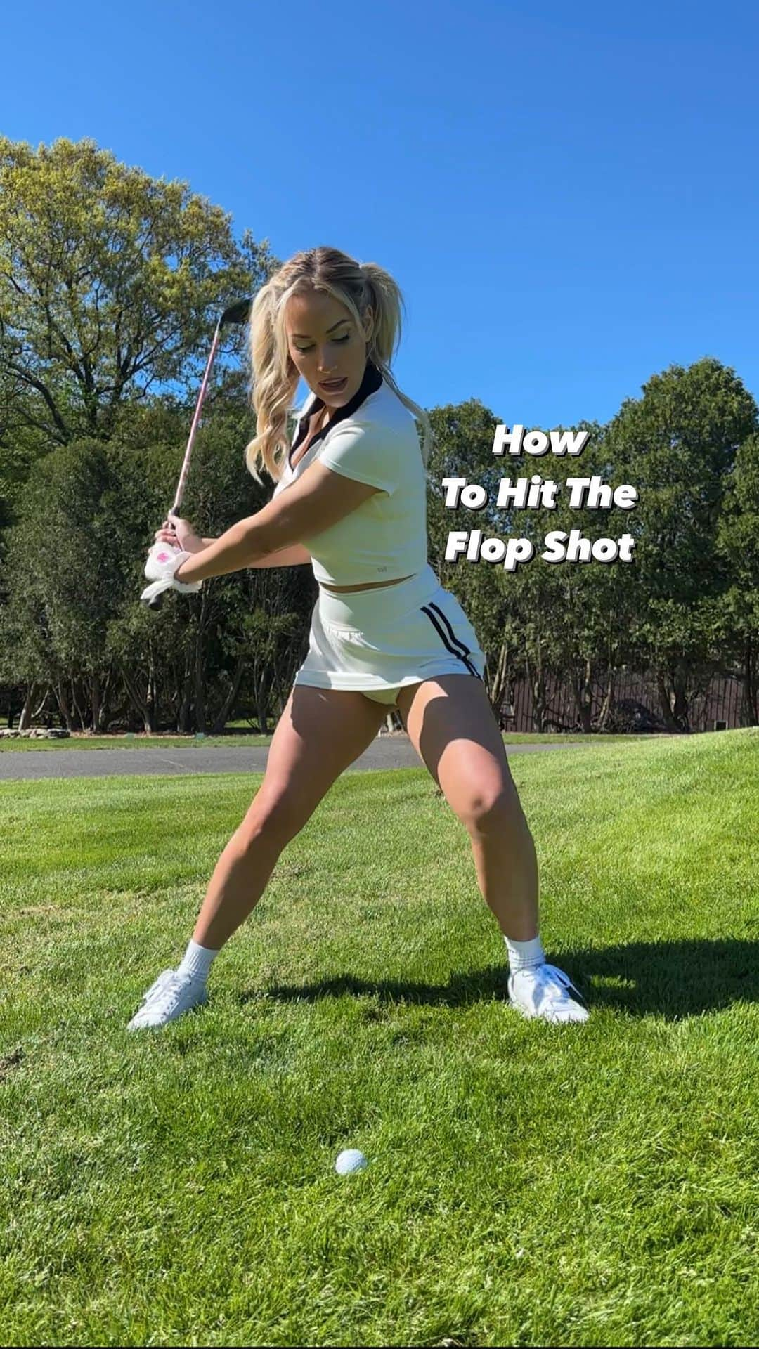 ペイジ・スピラナックのインスタグラム：「How to hit a flop shot🔥 #golf #golfinstruction」