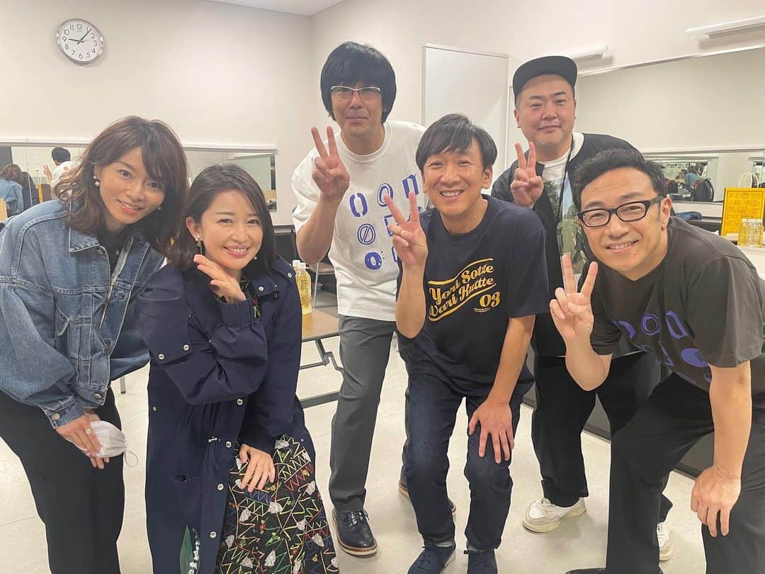 松丸友紀のインスタグラム：「東京03さん単独公演、初日行ってきましたー☺️ 全てが素晴らしかったです！  「寄り添って割り食って」  寄り添って割り食ってタイプの人間としては最初から最後まで全部共感しました🥺✨  久々にライブを鑑賞できたのも幸せな時間でした。　  #東京03 さん #オークラさん  初代ゴッドタンアシスタントの前田真理子さんと✨✨」