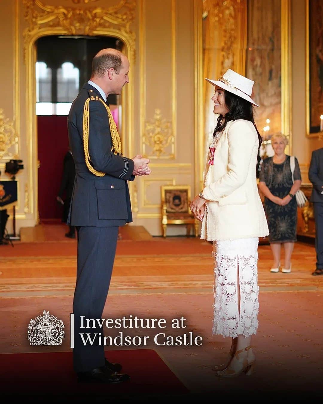 ロイヤル・ファミリーのインスタグラム：「🎖️The Prince of Wales today hosted an Investiture Ceremony at Windsor Castle, presenting Honours to a range of people from across the UK - congratulations to everyone who attended!  Meet some of those who were honoured today by swiping through her gallery.」