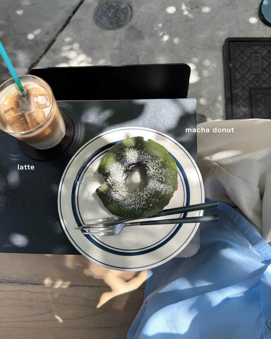 tarouさんのインスタグラム写真 - (tarouInstagram)「シアーシャツ解禁した日🦕   最近モノトーン多かったから カラーもの新鮮🐟𓈒 𓂂𓏸  急に夏きた…？てくらい気温上がるから 半袖の人もチラホラ🙋🏻  UNIQLOで買ったサングラスも一緒に解禁◎  付ける度褒められるオススメです🫰🏻    shirt： @irohani.official  pants： @irohani.official  bag： @uniqlo_jp  eyewear： @uniqlo_jp  accessories： @henderscheme  shoes： @newbalance      #ゆるコーデ #夏コーデ #春夏コーデ  #シアーシャツ #ブルーコーデ #カジュアルコーデ  #パンツコーデ #isfp #uniqlo #uniqloコーデ  #uniqlo購入品 #ユニクロ #ユニクロコーデ」5月10日 23時26分 - taroumaru__