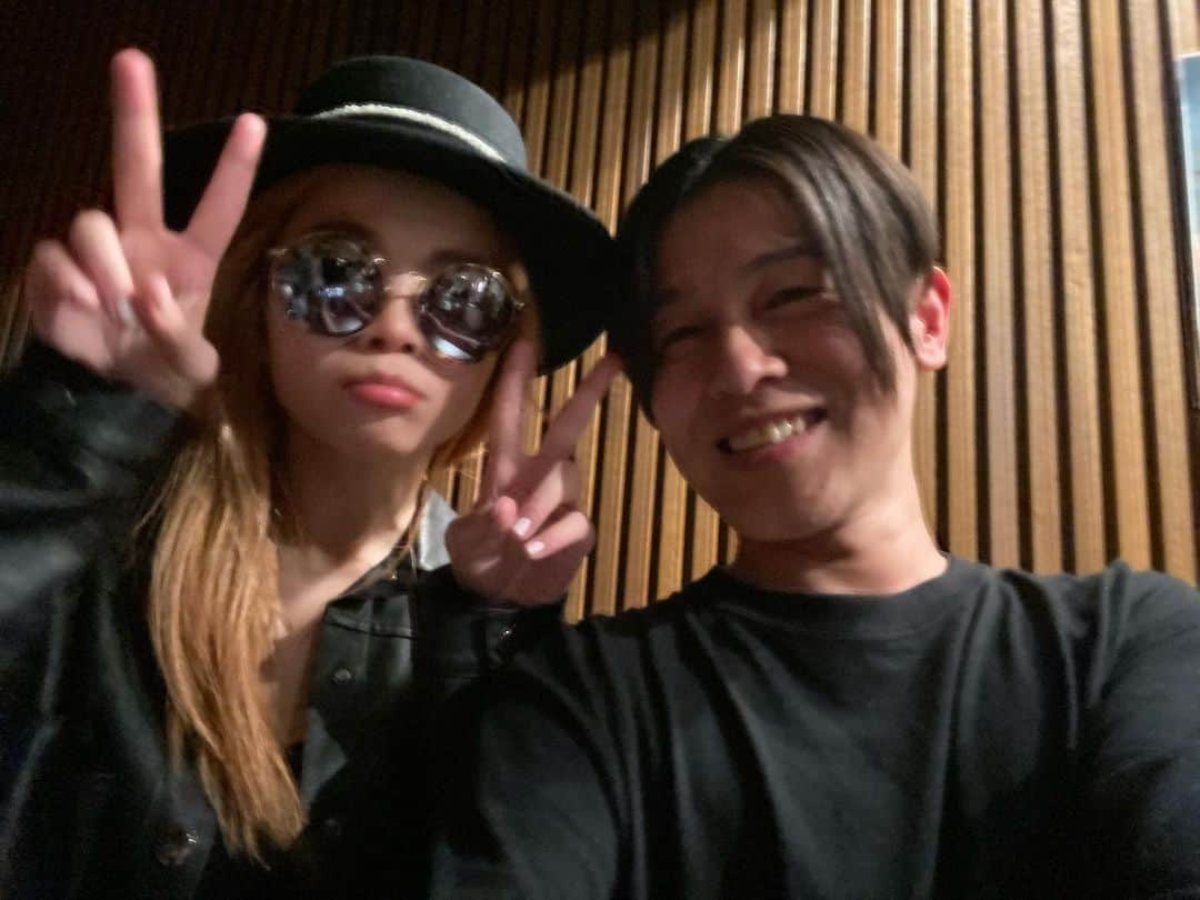 DE DE MOUSEのインスタグラム：「?te (Whyte)さんとのセッションめちゃ楽しかった！ 素晴らしい声とグルーヴ！！ 耳の早い方達で溢れていて本当にピースフルで素晴らしい夜でした！ See you next time!!! 大好きなYou Say Goodbye Easily 一緒にやれて最高！  #whyte #?te #dédémouse #dedemouse #電電鼠 #デデマウス #東間屋 #台湾 #taiwan」