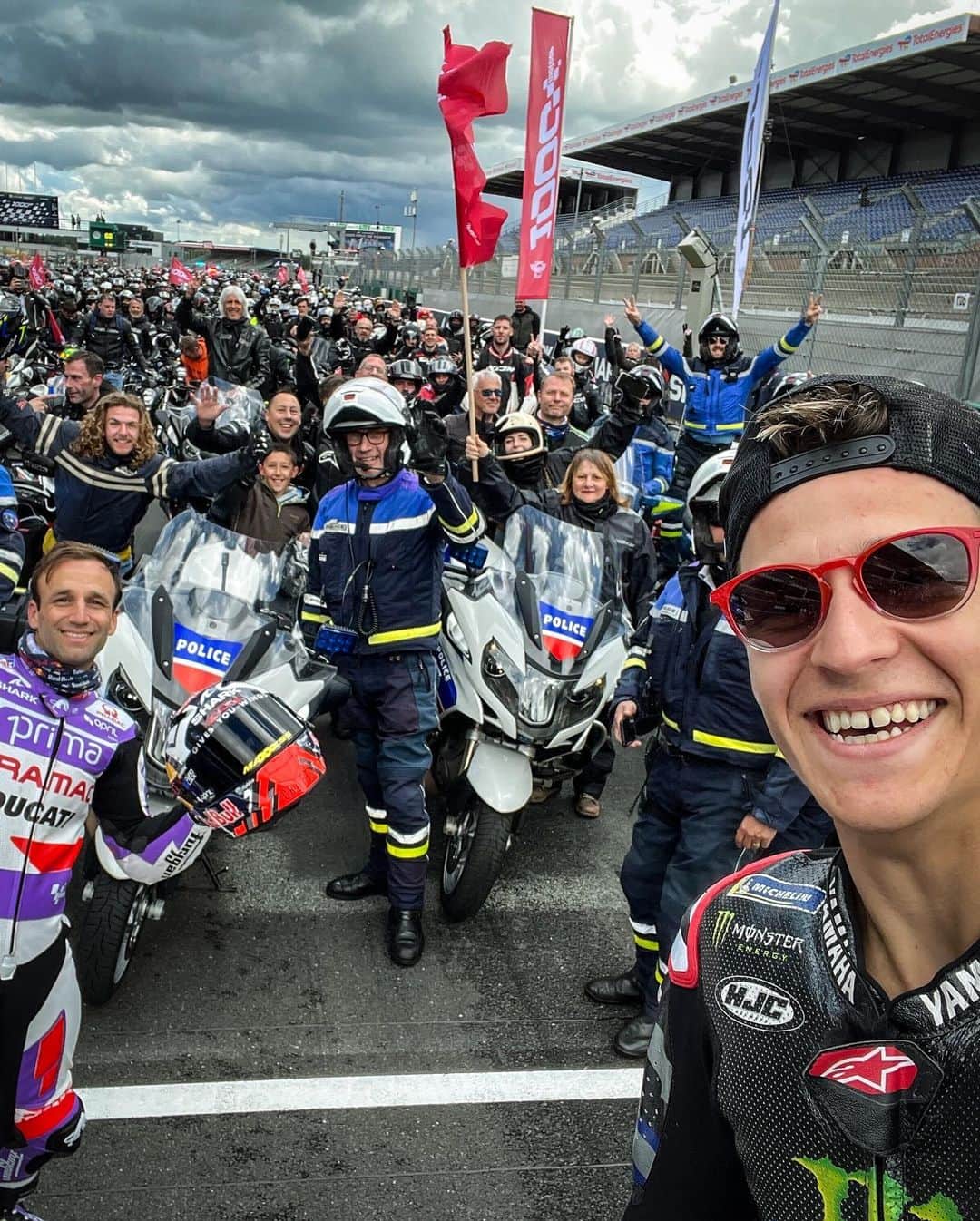 MotoGPさんのインスタグラム写真 - (MotoGPInstagram)「Let the #GP1000 celebrations begin 🤩🇫🇷 Swipe left 👈 for the selfie 🤳  #FrenchGP #MotoGP #Motorsport #Racing #FQ20 #JZ5 #FabioQuartararo #JohannZarco」5月11日 0時10分 - motogp